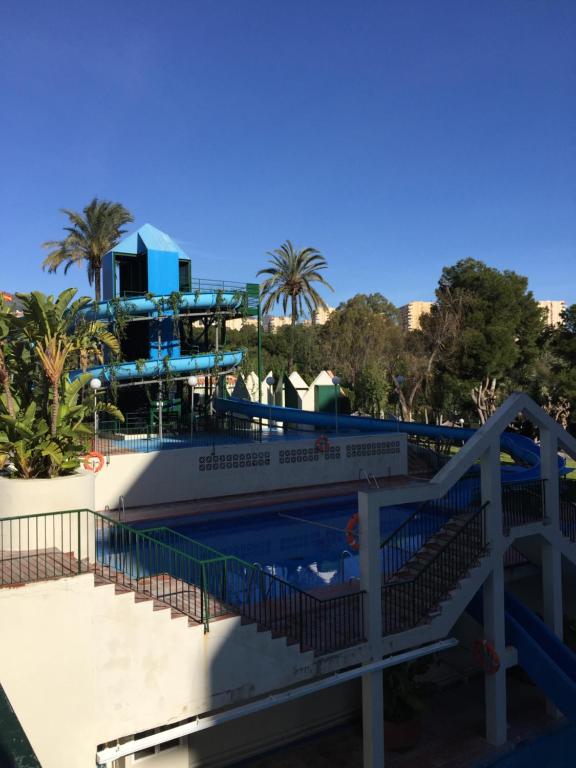Bazén v ubytování Estudios y Apartamentos Benal Beach nebo v jeho okolí