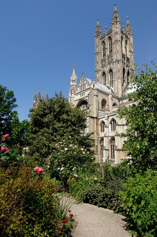 Ein Garten an der Unterkunft Canterbury Cathedral Lodge