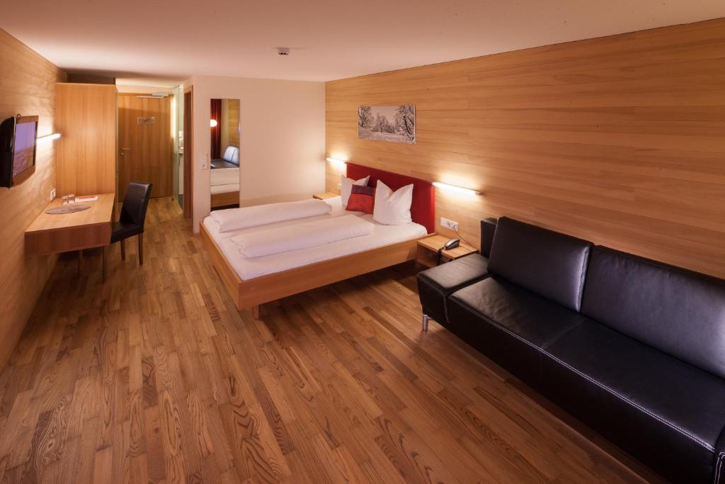A bed or beds in a room at Hotel Kanisfluh