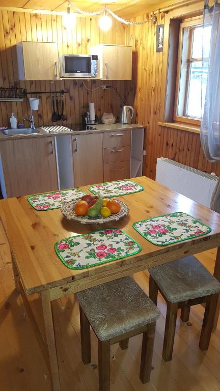 Kuchnia lub aneks kuchenny w obiekcie ROZTOKI Four Seasons
