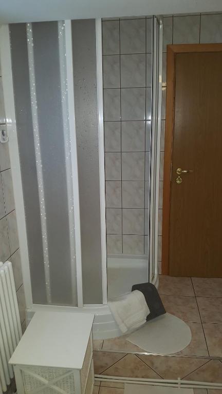 Łóżko lub łóżka w pokoju w obiekcie ROZTOKI Four Seasons