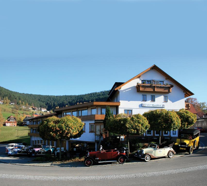 Nespecifikovaný výhled na hory nebo výhled na hory při pohledu z hotelu