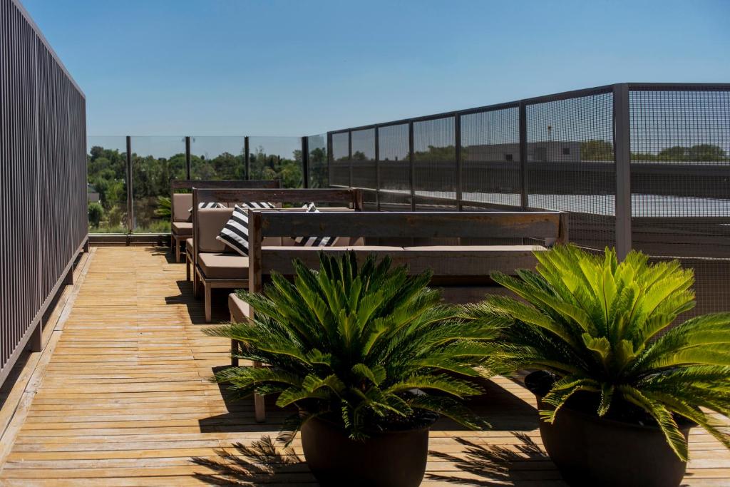 Un balcón o terraza en KOS Pilar Hotel
