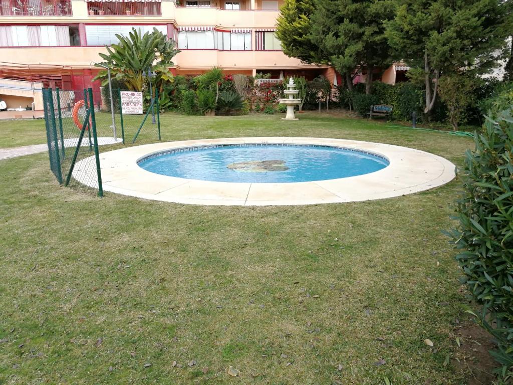 Bazén v ubytování Apartamento en Fuengirola nebo v jeho okolí