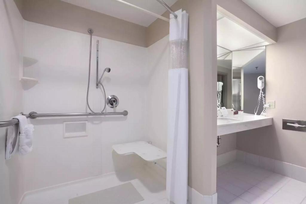 41 Lakefront Hotel, Trademark Collection by Wyndham - Room King - Vue De La Ville - Non-fumeurs