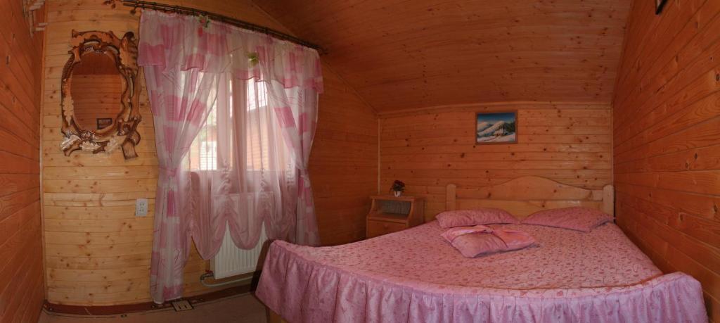 Postel nebo postele na pokoji v ubytování Skarbivka