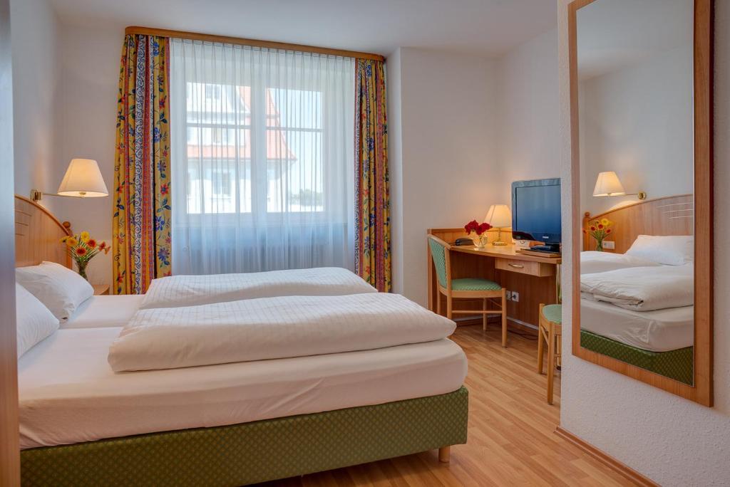 Ένα ή περισσότερα κρεβάτια σε δωμάτιο στο Hotel Möve garni