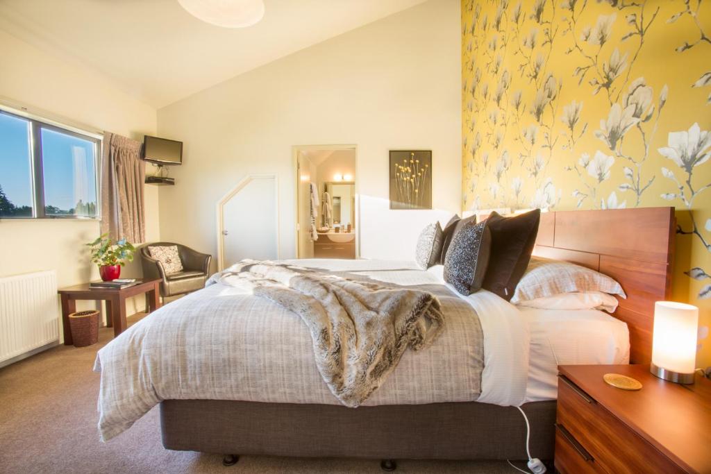 Postel nebo postele na pokoji v ubytování Manuka Lodge B&B