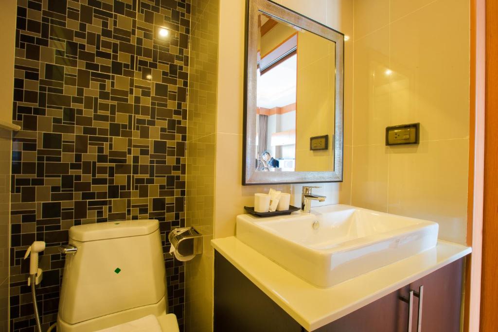 Koupelna v ubytování Romantic Khon Kaen Hotel