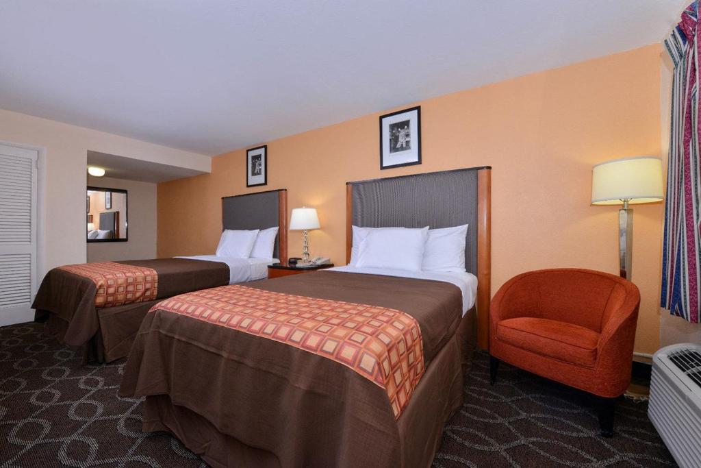 Media Inn & Suites - Double Room With Two Double Beds