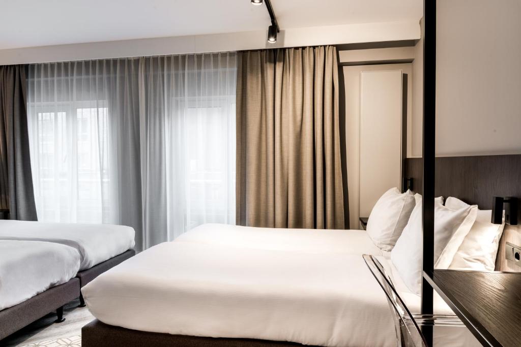 Postel nebo postele na pokoji v ubytování Sandton Eindhoven Centre