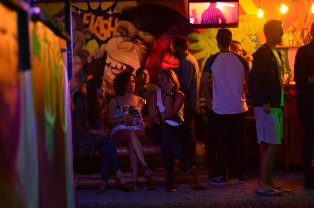 Clientes alojados en Purple Monkey Hostel