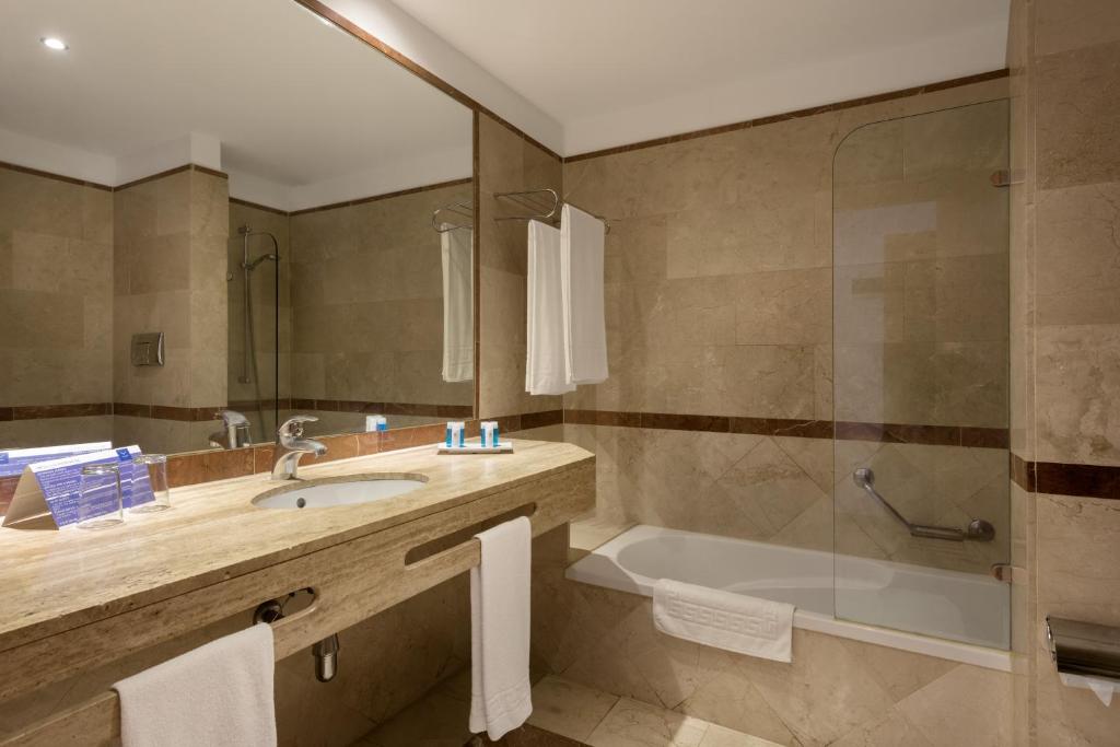 Gran Hotel Costa del Sol - Habitación Triple Confort
