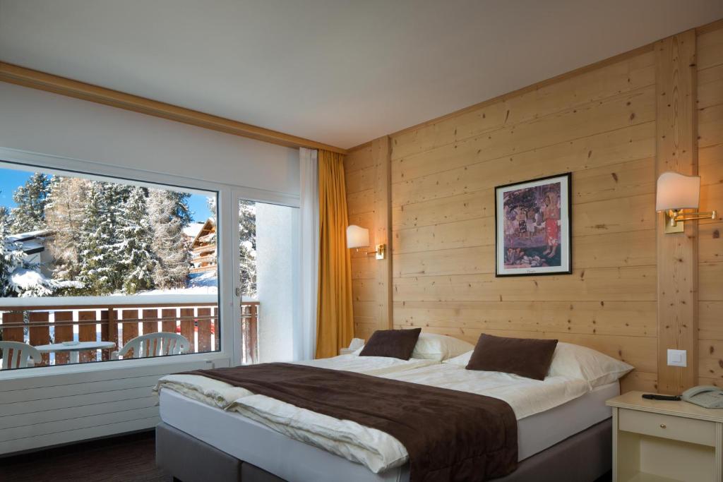 Postel nebo postele na pokoji v ubytování Hotel La Prairie