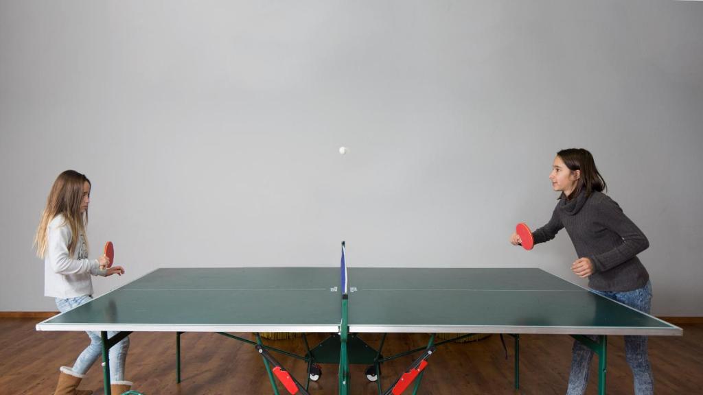 Stolní tenis v ubytování Hotel La Prairie nebo okolí