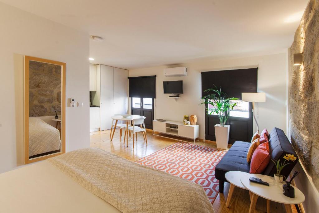 TV a/nebo společenská místnost v ubytování Oporto Local Studios