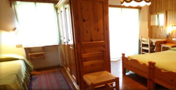 Postel nebo postele na pokoji v ubytování Hotel Alpe Fleurie