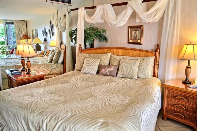 Postel nebo postele na pokoji v ubytování Maui Kaanapali Villas C152