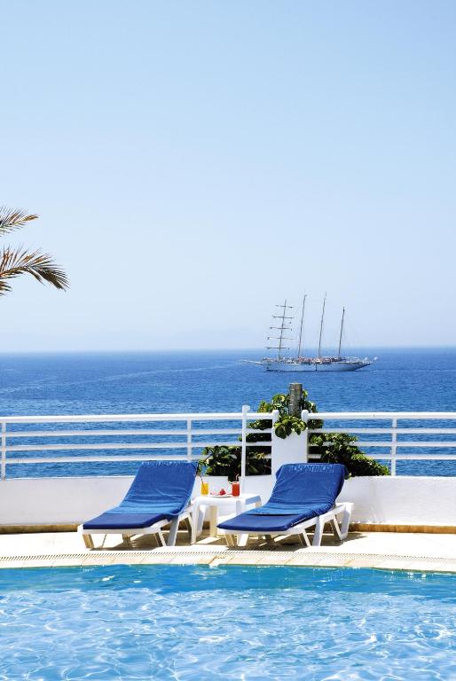 Bazén v ubytování Korumar Hotel Deluxe nebo v jeho okolí