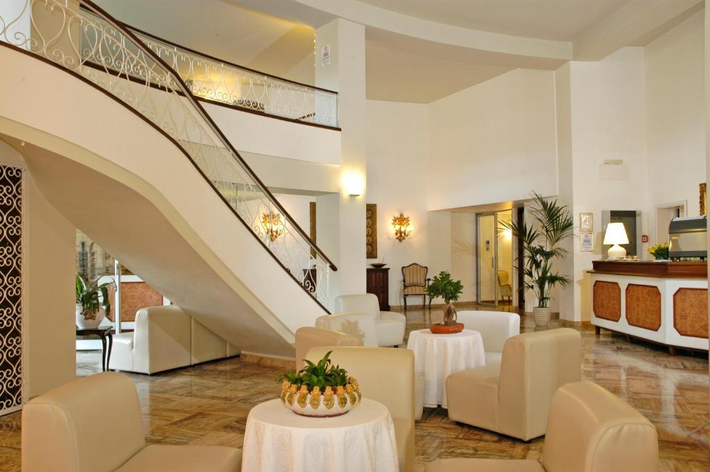 Гостиная зона в Hotel Palace