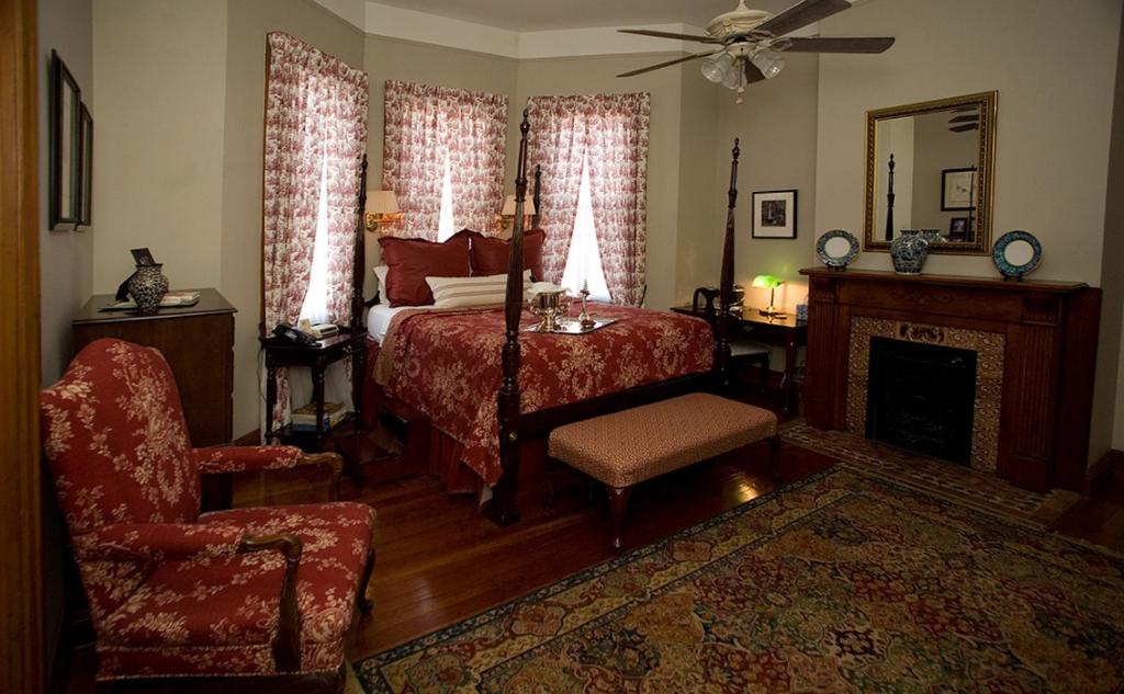 1896 O'Malley House - Classic Triple Room