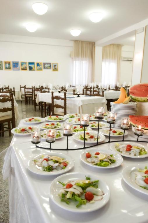 Jídlo v hotelu nebo okolí