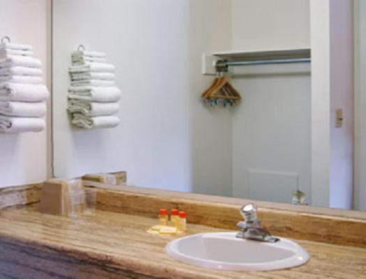Days Inn by Wyndham San Marcos photo