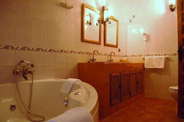 Posada de Jose Mª El Tempranillo - Suite Con Bañera De Hidromasaje