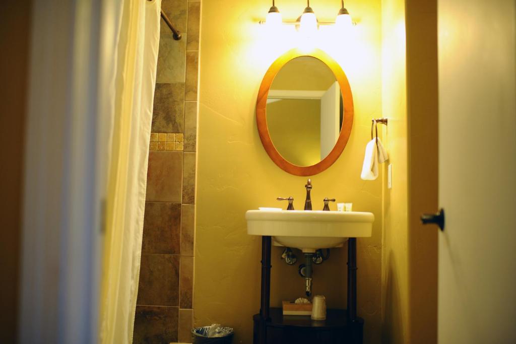 Sunset Inn Pacific Grove photo