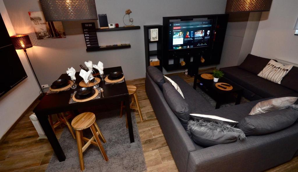 TV a/nebo společenská místnost v ubytování Le Duplex de la Raveline 48A
