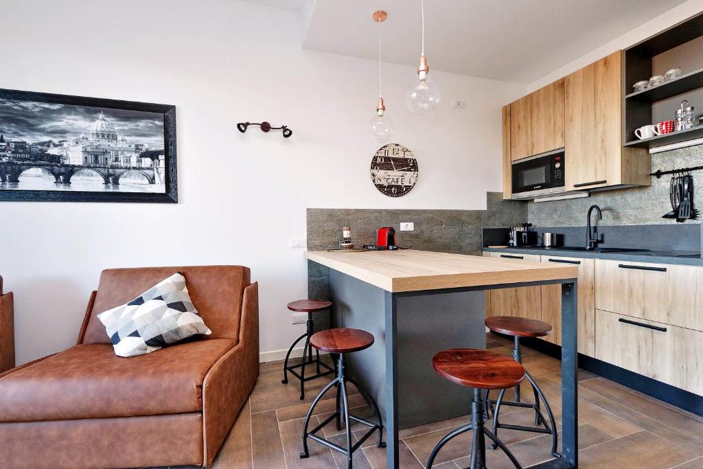 Kuchnia lub aneks kuchenny w obiekcie YCH-DELIZIOSO Monolocale con TERRAZZO