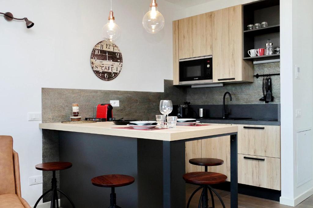 Kuchnia lub aneks kuchenny w obiekcie YCH-DELIZIOSO Monolocale con TERRAZZO