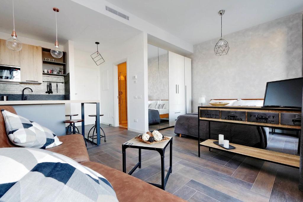 Kuchnia lub aneks kuchenny w obiekcie YCH-DELIZIOSO Monolocale con TERRAZZO