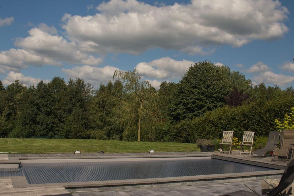 Bazén v ubytování Le Duplex de la Raveline 48A nebo v jeho okolí