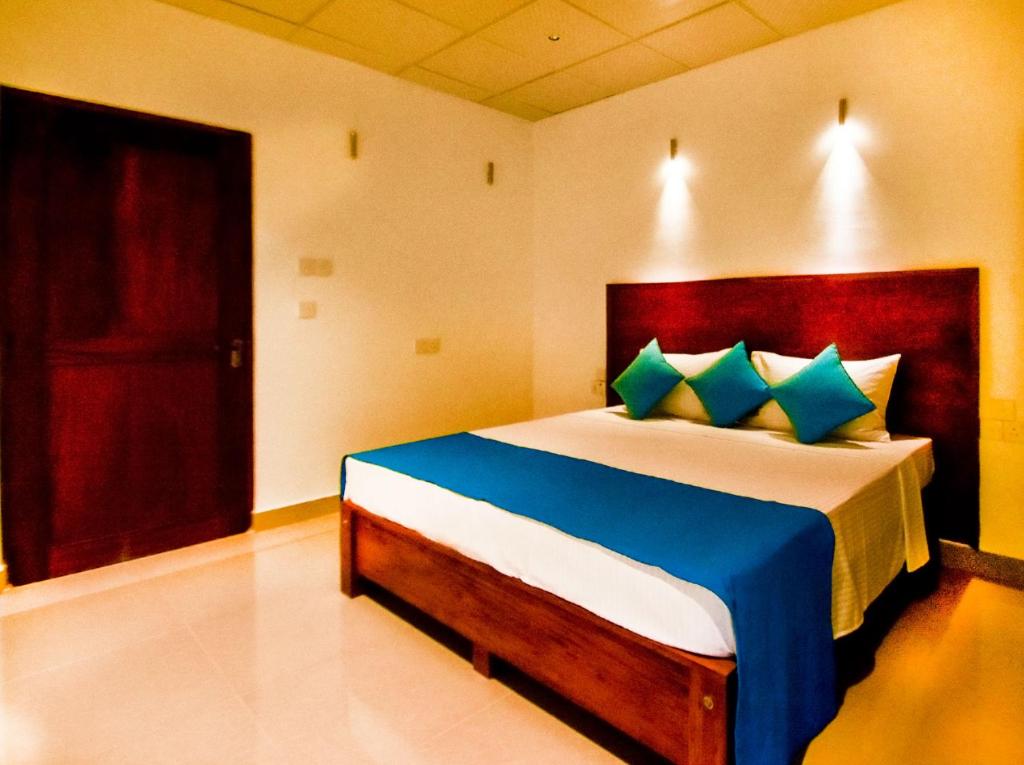 Postel nebo postele na pokoji v ubytování Heavens Door Guest Inn