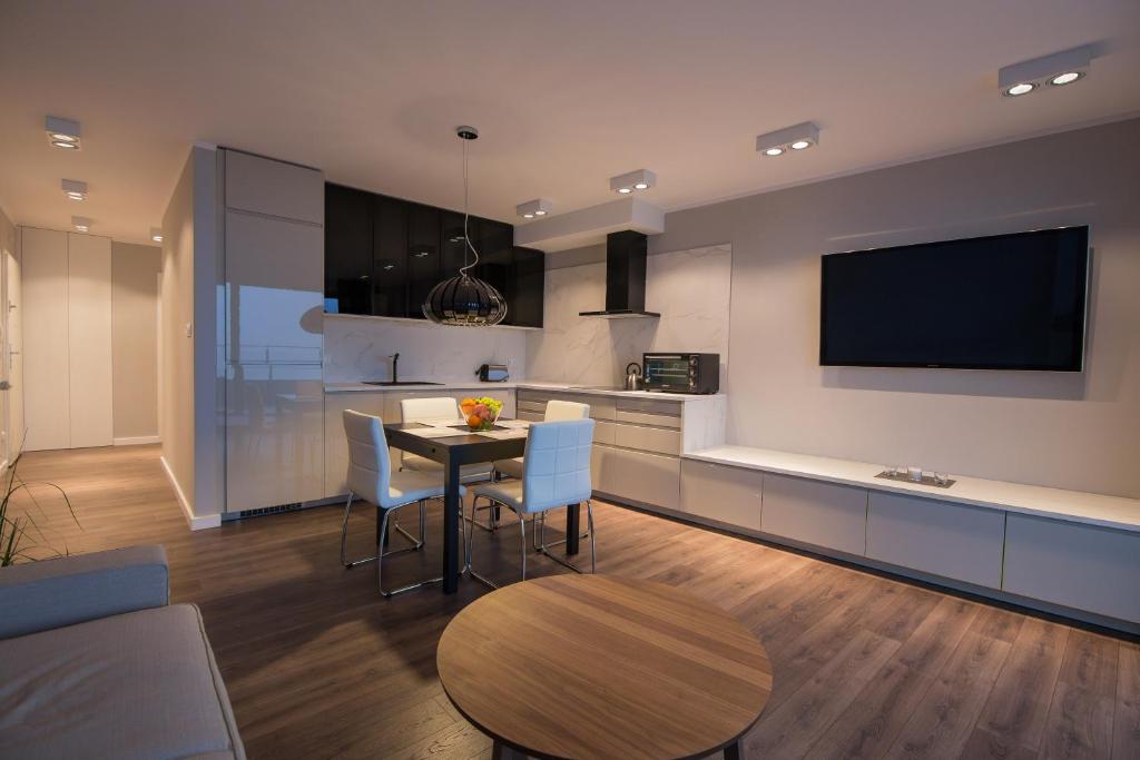 Kuchyňa alebo kuchynka v ubytovaní Apartament Na Urlop - Wisła Bukowa Góra 2 - Apartamenty z widokiem na panoramę Wisły