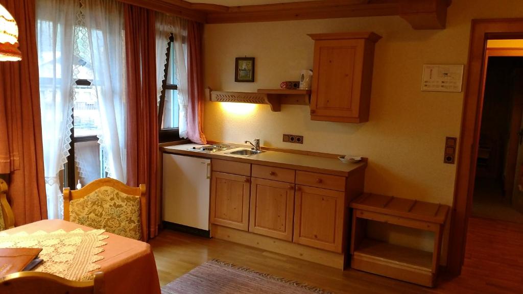 Kuchyň nebo kuchyňský kout v ubytování Hotel Neuwirt