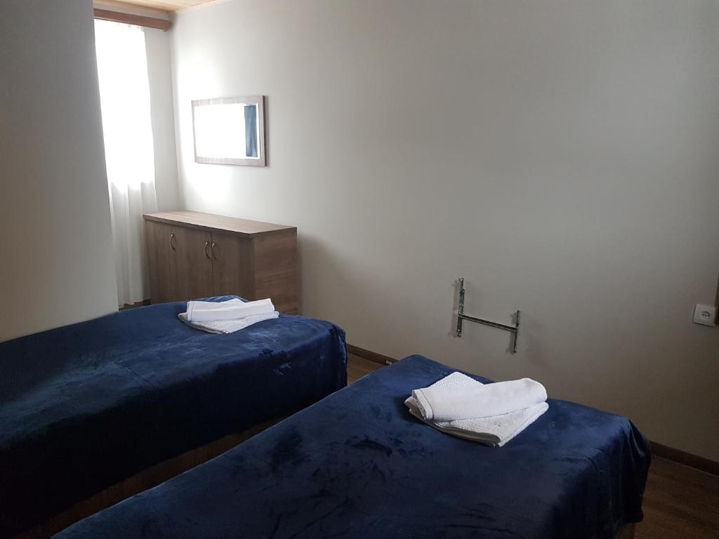 Postel nebo postele na pokoji v ubytování Guest House Khergiani