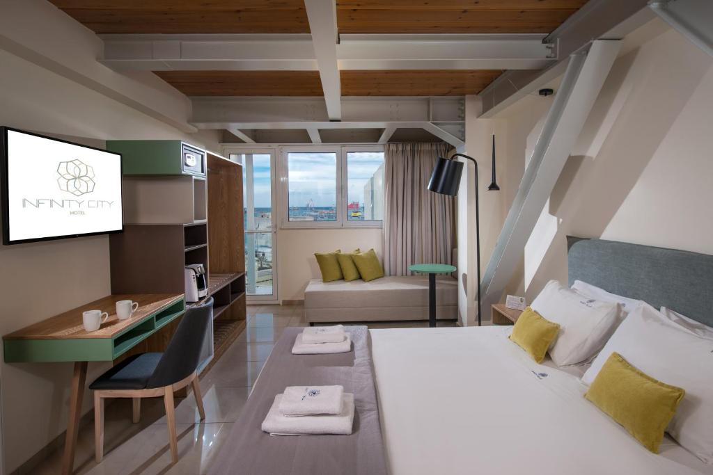 Posteľ alebo postele v izbe v ubytovaní Infinity City Boutique Hotel