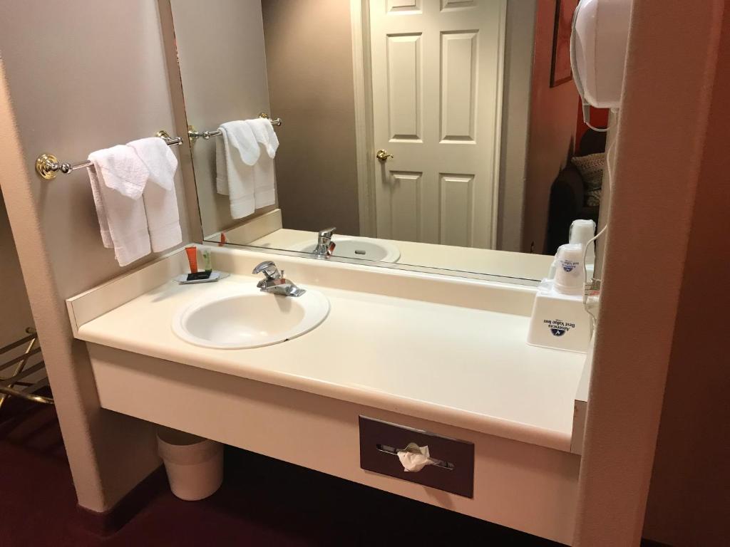 Koupelna v ubytování Americas Best Value Inn Cedar City