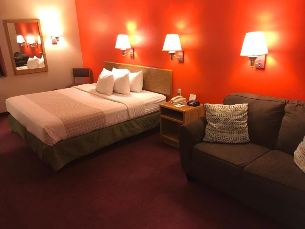 Postel nebo postele na pokoji v ubytování Americas Best Value Inn Cedar City
