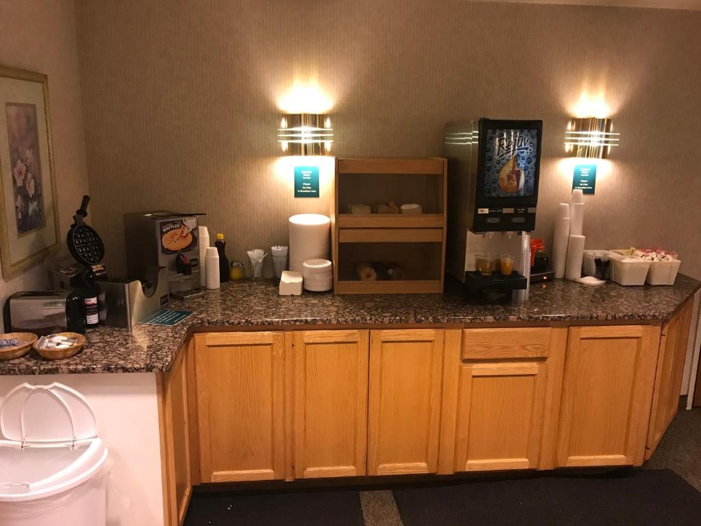 Kuchyň nebo kuchyňský kout v ubytování Americas Best Value Inn Cedar City