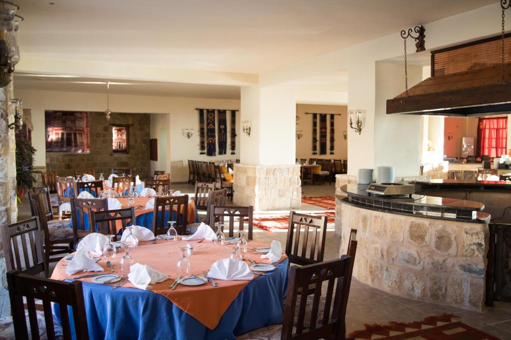 Restaurace v ubytování The Old Village Hotel & Resort