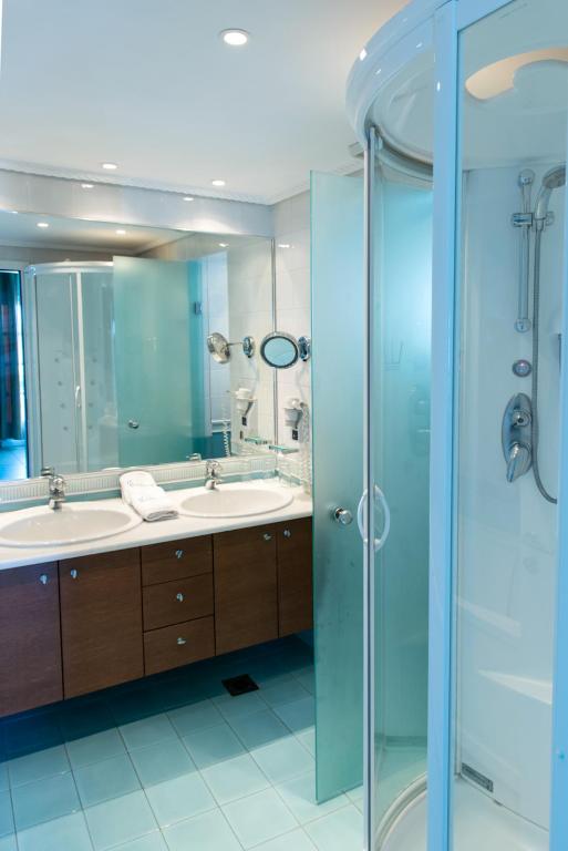 Poseidon Hotel Suites - 12