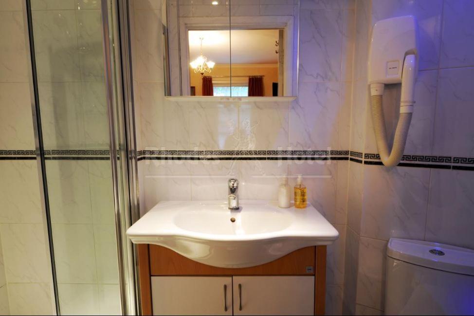 Rhodes Hotel - Resim 19