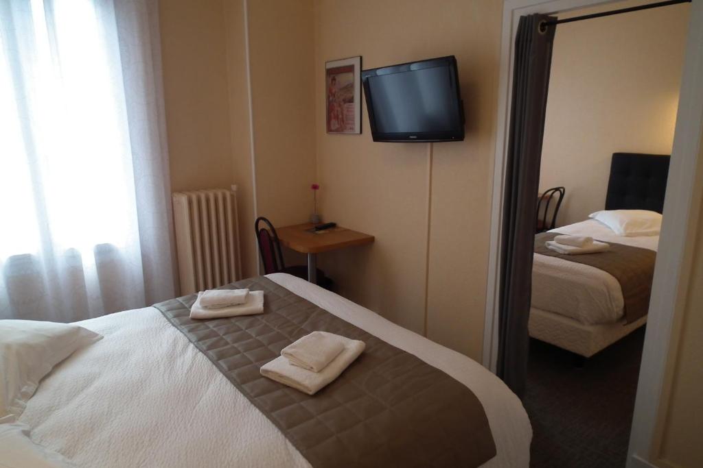 Postel nebo postele na pokoji v ubytování Hôtel de l'Aviation