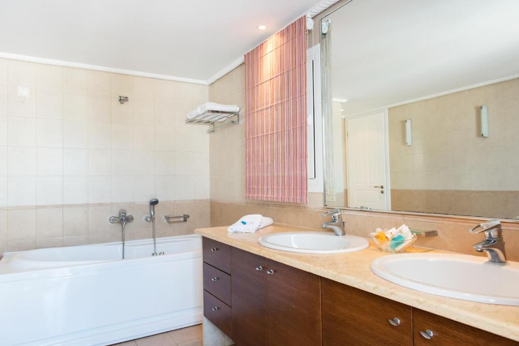 Kúpeľňa v ubytovaní Poseidon Hotel Suites