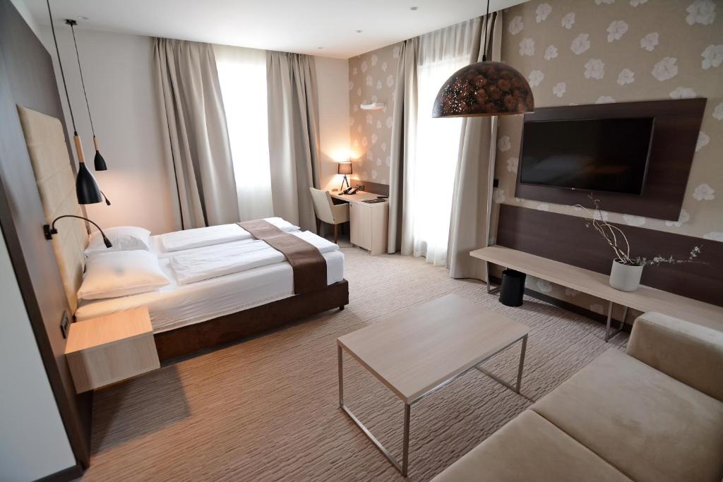 Postel nebo postele na pokoji v ubytování Hotel Gallus