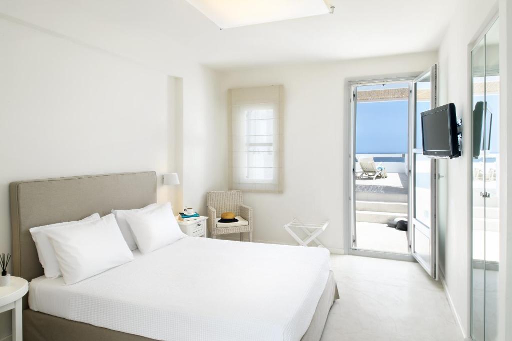 TV a/nebo společenská místnost v ubytování Skyros Ammos Hotel