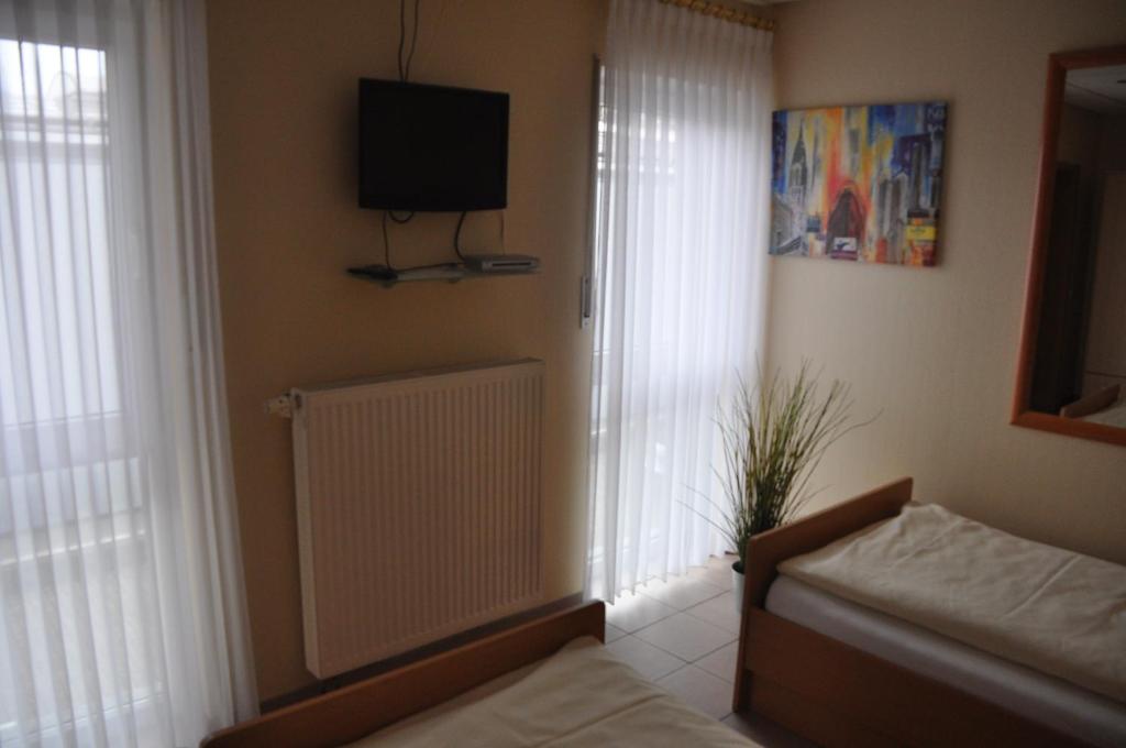 TV a/nebo společenská místnost v ubytování Hotel Neuzeit